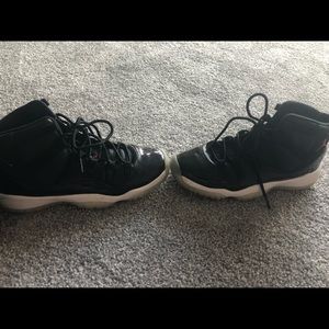 Air Jordan retro 11 5.5gradeschool/7.5 women